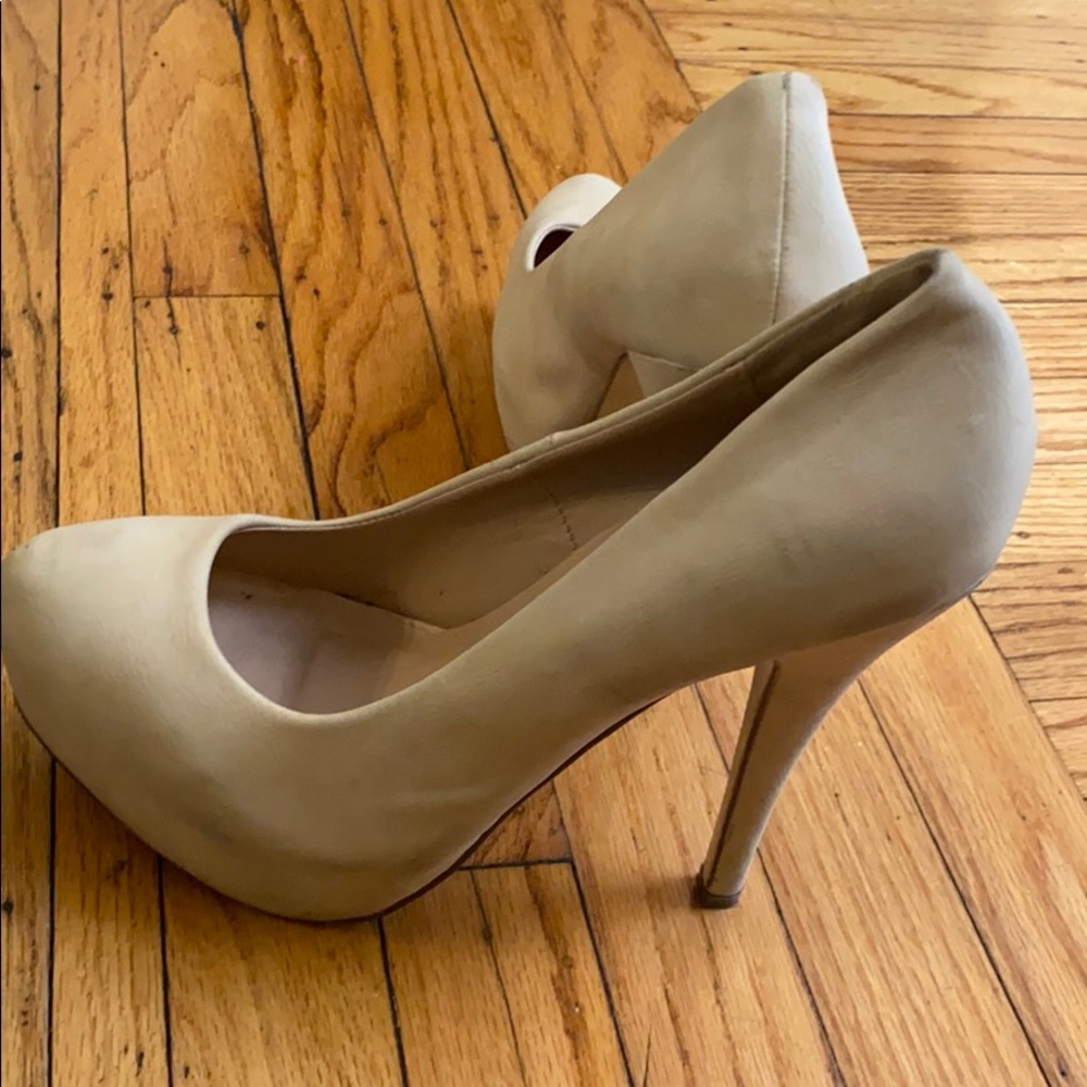Nude pumps size 10 - Picture 8 of 8